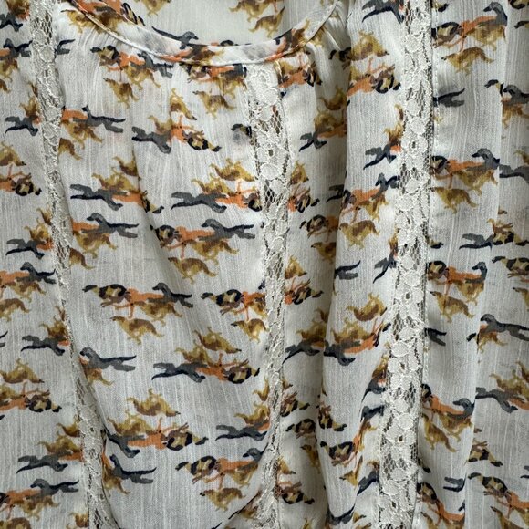 Brand princess Vera wang lacy blouse neutral colors with little horse print - Picture 2 of 6